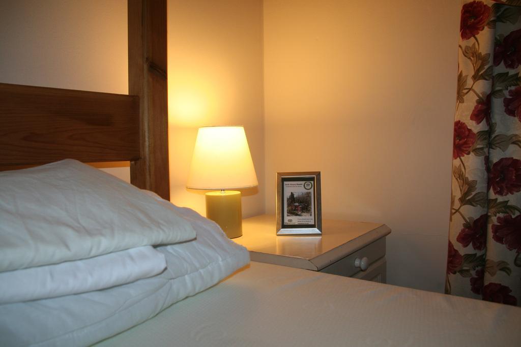 Lledr House Hostel Near Two Zip World Sites Dolwyddelan Room photo